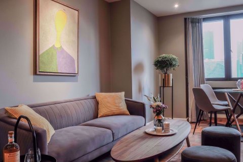 Condominio de 1 dormitorio en Khlong Toei, Bangkok, Tailandia № 77130 - foto 2
