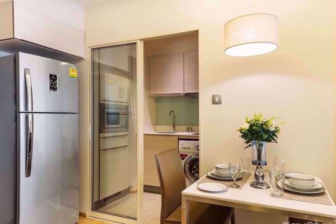 Condominio de 1 dormitorio en Watthana, Bangkok, Tailandia № 77126 - foto 3