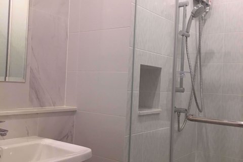 Condominio de 1 dormitorio en Huai Khwang, Bangkok, Tailandia № 77129 - foto 7