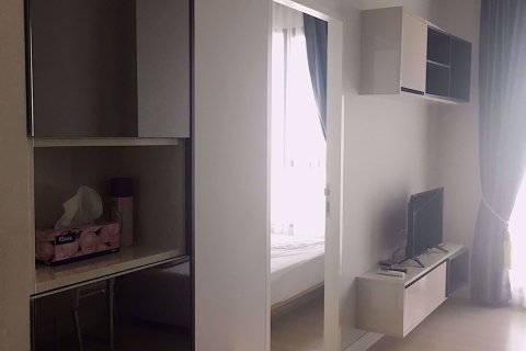 Condominio de 1 dormitorio en Huai Khwang, Bangkok, Tailandia № 77129 - foto 3