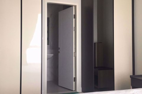 Condominio de 1 dormitorio en Huai Khwang, Bangkok, Tailandia № 77129 - foto 5