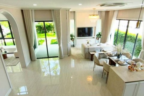 Casa de 3 dormitorios en Pattaya, Tailandia № 132466 - foto 2