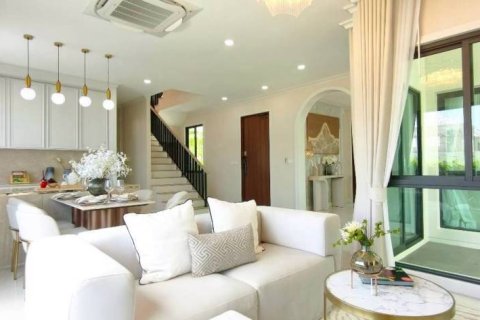 Casa de 3 dormitorios en Pattaya, Tailandia № 132466 - foto 5