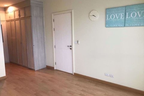 Condominio de 2 dormitorios en Bang Kapi, Bangkok, Tailandia № 76656 - foto 5