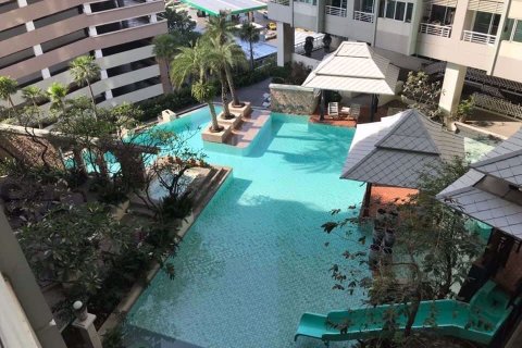 Condominio de 2 dormitorios en Bang Kapi, Bangkok, Tailandia № 76656 - foto 8
