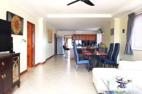 Condominio de 2 dormitorios en Pattaya, Tailandia № 100759 - foto 2
