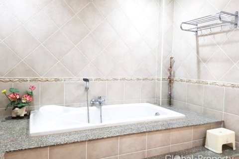 Condominio de 2 dormitorios en Pattaya, Tailandia № 100759 - foto 11