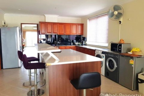 Condominio de 2 dormitorios en Pattaya, Tailandia № 100759 - foto 5