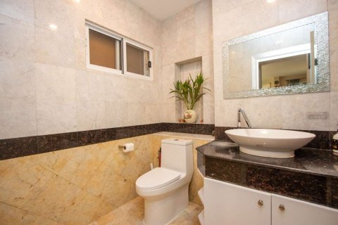 Casa de 4 dormitorios en Chiang Mai, Tailandia № 126313 - foto 22