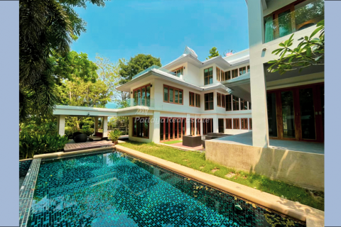Casa de 5 dormitorios en Bang Lamung, Tailandia № 78842 - foto 2