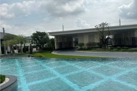 Casa de 4 dormitorios en Samut Prakan, Tailandia № 123774 - foto 9