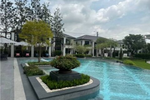 Casa de 4 dormitorios en Samut Prakan, Tailandia № 123774 - foto 5