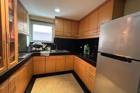 Condominio de 4 dormitorios en Khlong Toei, Bangkok, Tailandia № 123777 - foto 11