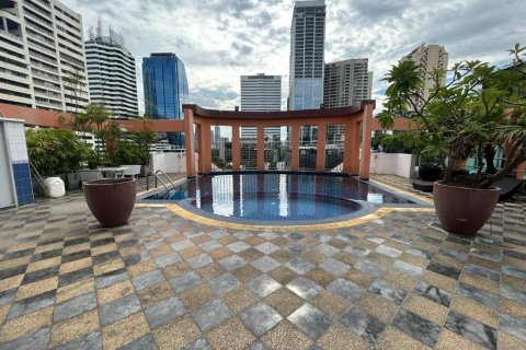 Condominio de 4 dormitorios en Khlong Toei, Bangkok, Tailandia № 123777 - foto 15