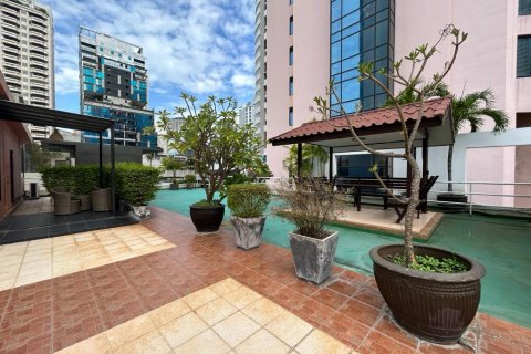 Condominio de 4 dormitorios en Khlong Toei, Bangkok, Tailandia № 123777 - foto 17