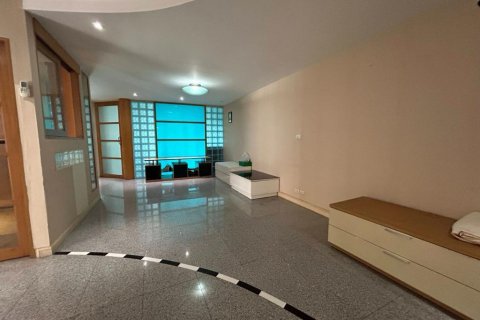 Condominio de 4 dormitorios en Khlong Toei, Bangkok, Tailandia № 123777 - foto 3