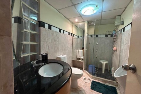 Condominio de 4 dormitorios en Khlong Toei, Bangkok, Tailandia № 123777 - foto 8