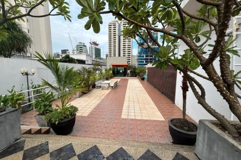 Condominio de 4 dormitorios en Khlong Toei, Bangkok, Tailandia № 123777 - foto 16