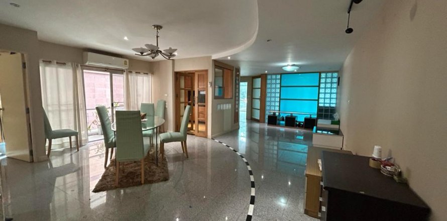 Condominio de 4 dormitorios en Khlong Toei, Bangkok, Tailandia № 123777