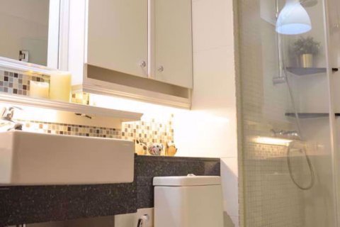 Condo in Khlong Toei, Bangkok, Thailand, 1 bedroom  № 77216 - photo 8