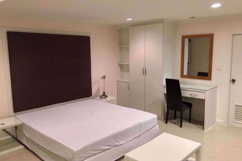 Condominio de 3 dormitorios en Watthana, Bangkok, Tailandia № 77219 - foto 5