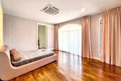 Casa de 4 dormitorios en Bangkok, Tailandia № 126586 - foto 10