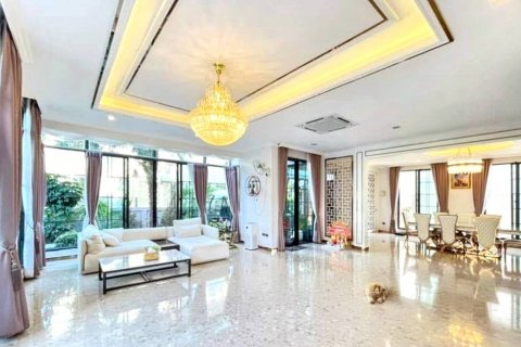 Casa de 4 dormitorios en Bangkok, Tailandia № 126586 - foto 2