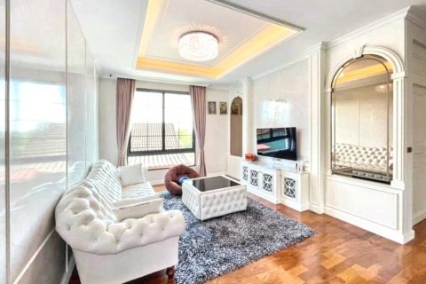 Haus in Bangkok, Thailand 4 Schlafzimmer № 126586