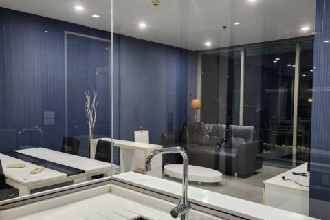 Condominio de 2 dormitorios en Khlong San, Bangkok, Tailandia № 124785 - foto 8