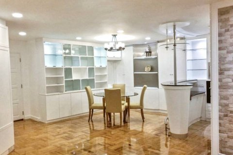 Condominio de 3 dormitorios en Bangkok, Tailandia № 132967 - foto 2