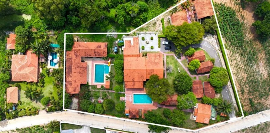 Local comercial 1600 m2 en Sattahip, Tailandia № 132972
