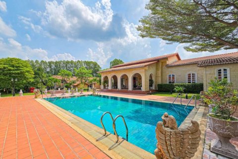 Local comercial 1600 m2 en Sattahip, Tailandia № 132972 - foto 4