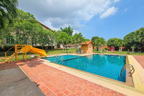 Local comercial 1600 m2 en Sattahip, Tailandia № 132972 - foto 5