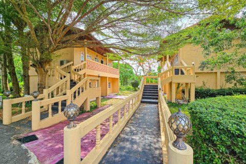 Local comercial 1600 m2 en Sattahip, Tailandia № 132972 - foto 2