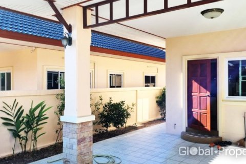 Casa de 2 dormitorios en Pattaya, Tailandia № 100707 - foto 4