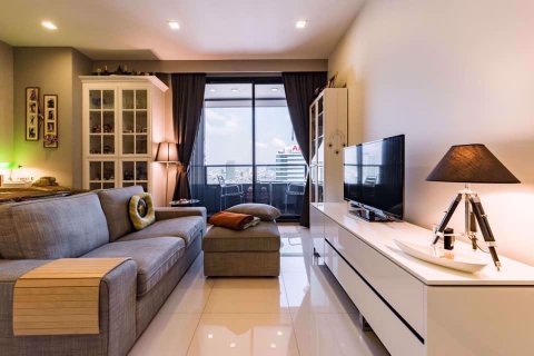 Condominio de 2 dormitorios en Bang Rak, Bangkok, Tailandia № 76882 - foto 2