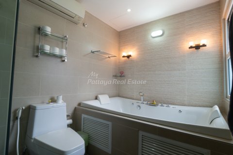 Condominio de 2 dormitorios en Bang Lamung, Tailandia № 123477 - foto 16