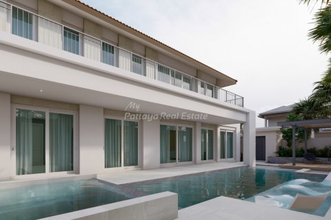 Casa de 4 dormitorios en Pattaya, Tailandia № 123475 - foto 2