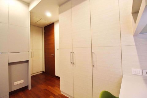 Condominio de 3 dormitorios en Khlong Toei, Bangkok, Tailandia № 76507 - foto 25