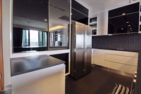 Condominio de 3 dormitorios en Khlong Toei, Bangkok, Tailandia № 76507 - foto 10