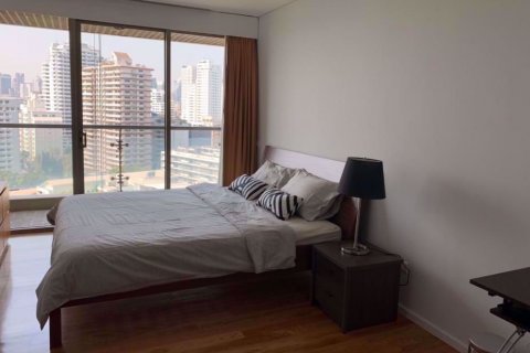 Condominio de 2 dormitorios en Khlong Toei, Bangkok, Tailandia № 76521 - foto 5