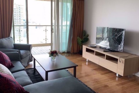 Condominio de 2 dormitorios en Khlong Toei, Bangkok, Tailandia № 76521 - foto 2