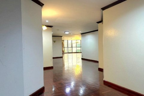 Condo in Bangkok, Thailand, 3 bedrooms  № 143155 - photo 3