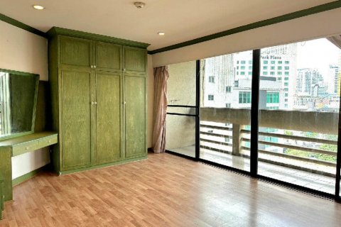 Condo in Bangkok, Thailand, 3 bedrooms  № 143155 - photo 11