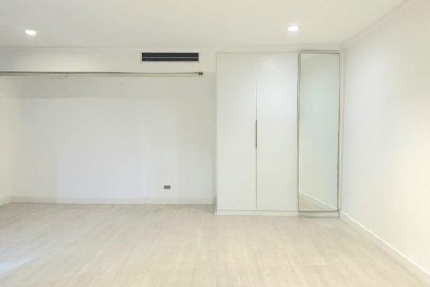 Condo in Bangkok, Thailand, 3 bedrooms  № 143155 - photo 9