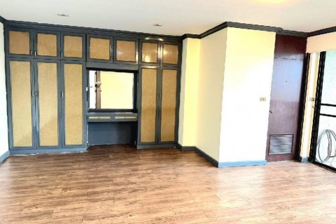 Condo in Bangkok, Thailand, 3 bedrooms  № 143155 - photo 14