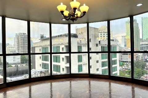 Condo in Bangkok, Thailand, 3 bedrooms  № 143155 - photo 6