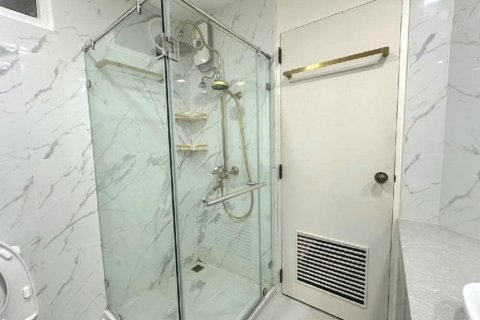 Condo in Bangkok, Thailand, 3 bedrooms  № 143155 - photo 10