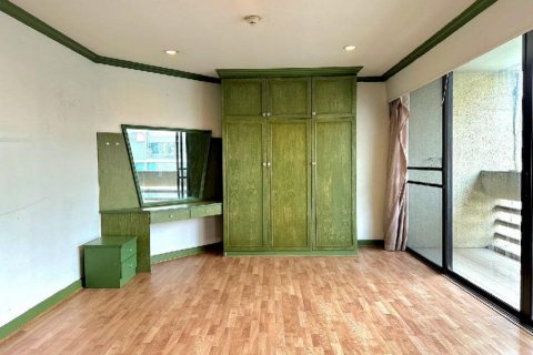Condo in Bangkok, Thailand, 3 bedrooms  № 143155 - photo 12