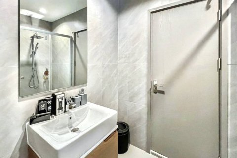 Condominio de 2 dormitorios en Khlong Toei, Bangkok, Tailandia № 132876 - foto 7